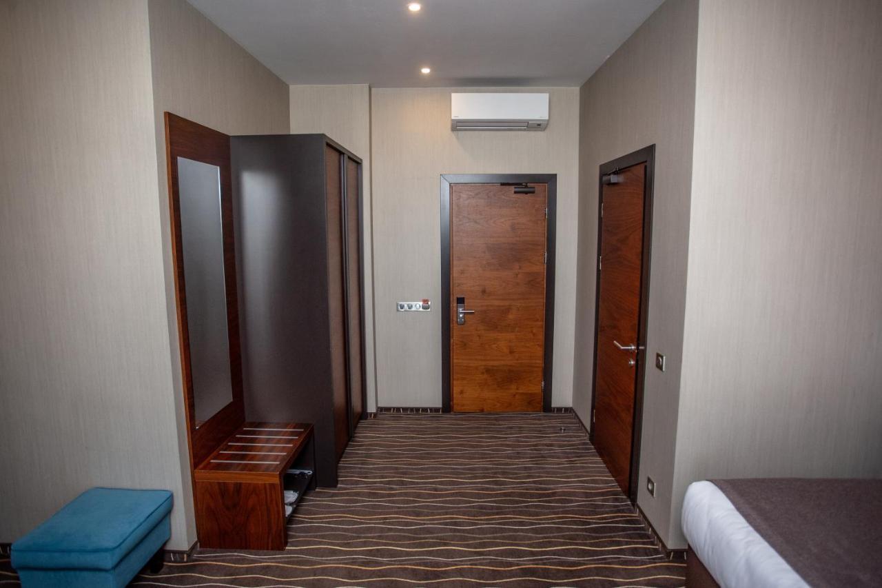 Taurus City Hotel Lviv Exterior photo