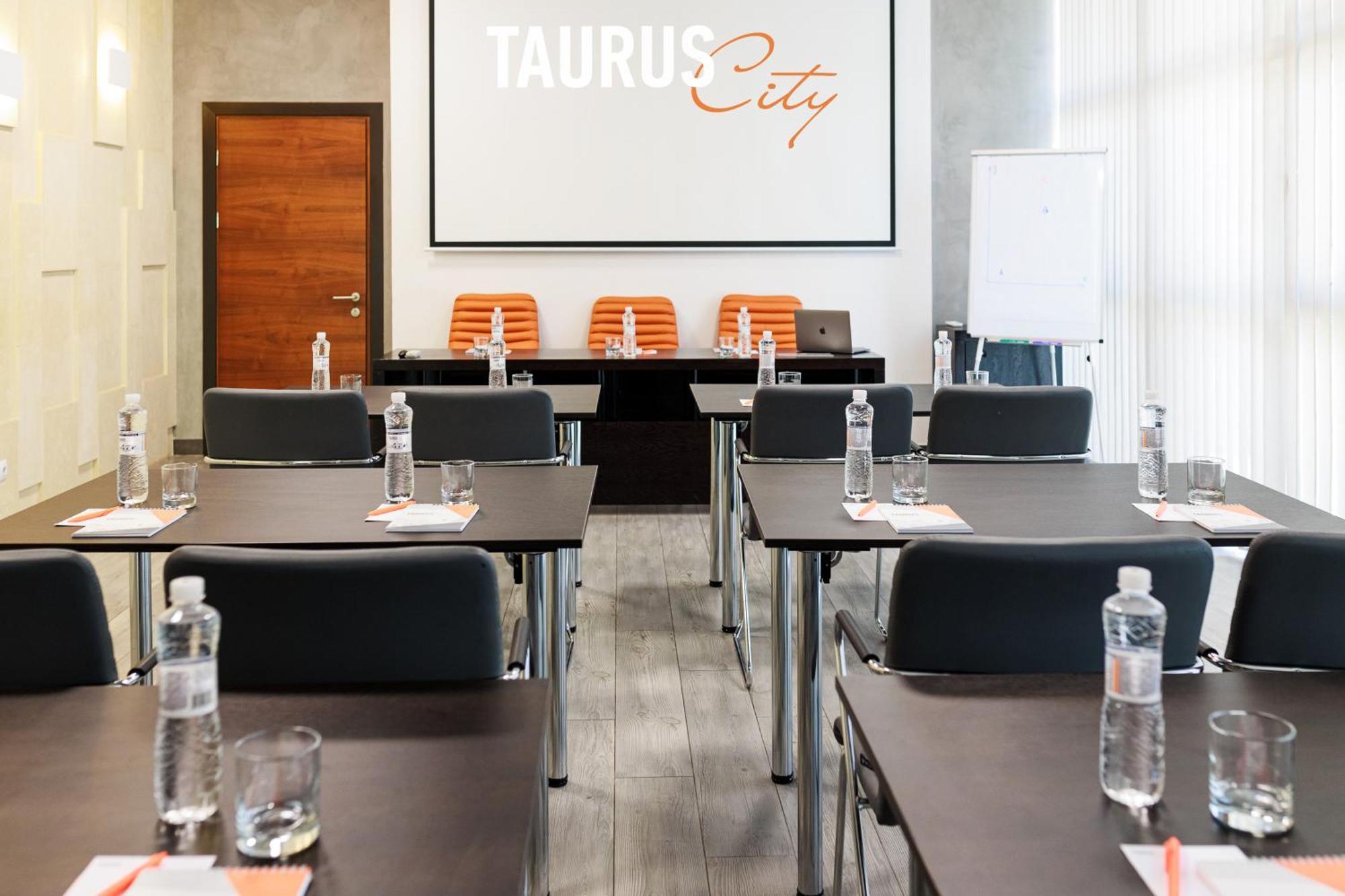 Taurus City Hotel Lviv Exterior photo